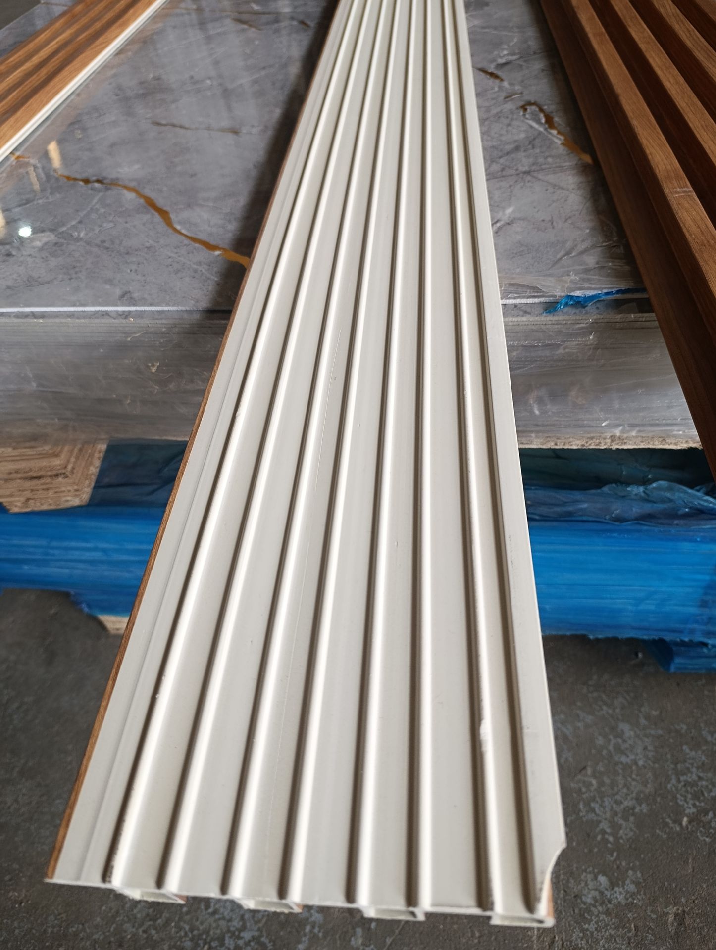 [OUT] Panel decorativo WPC 2900×160×23mm — WPC05